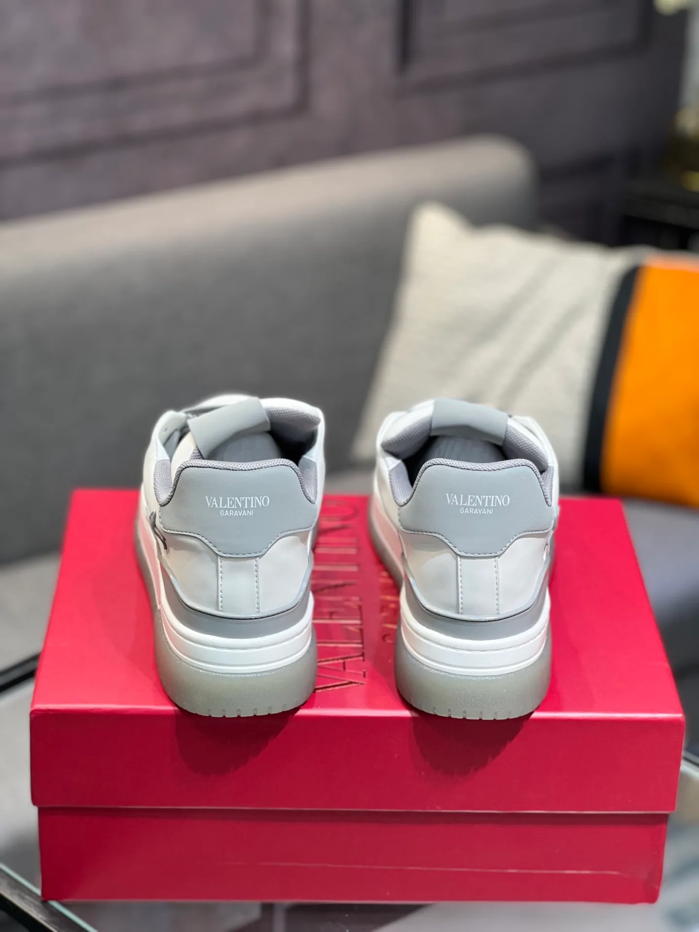 Men's Men's Shoes 💰660 Valentino 2023 early autumn new star shoes are now online! Wang Hedi and Ren Jialun have been worn by many celebrities. Who can refuse the same couple shoes as Wang Hedi! The design of Stars Stab My Heart is cool and spicy. The material of the shoes is cowhide, and every color is beautiful! Size 35-40, men’s size 39-44 (women’s 41, men’s 38, 45🉑️customized)
